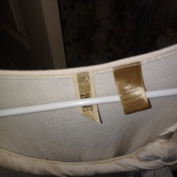 🎉BKE Buckle Cream Colored Blouse - Picture 6 of 6